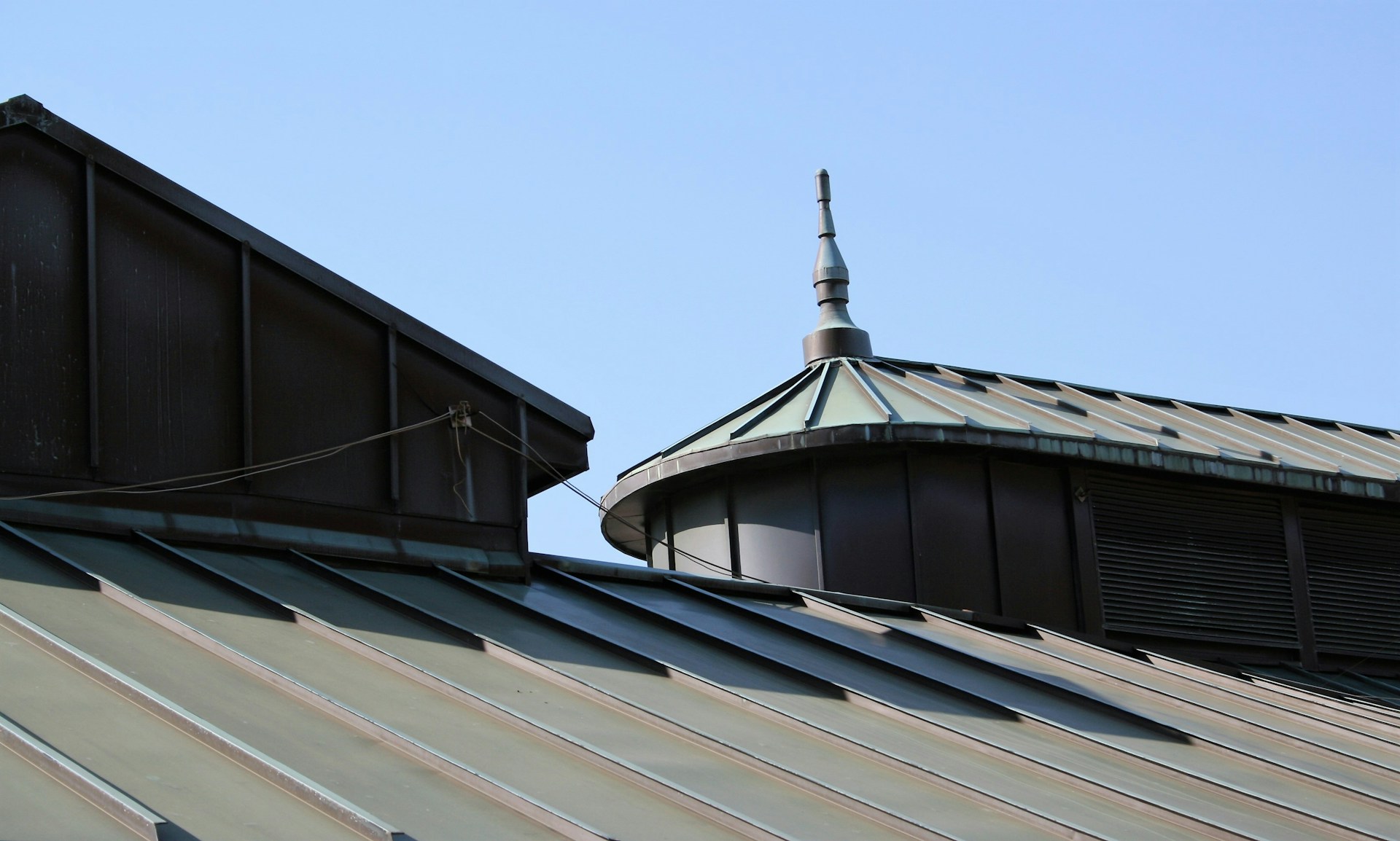 Addressing Roof Leaks In Metal Buildings With Proper Insulation